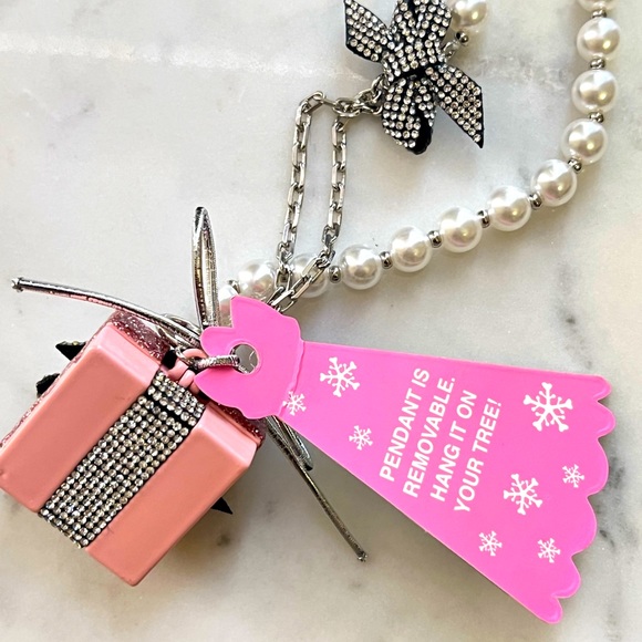 New Betsey Johnson Pearl Crystal Present Convertible Ornament Short  Necklace - Picture 13 of 16